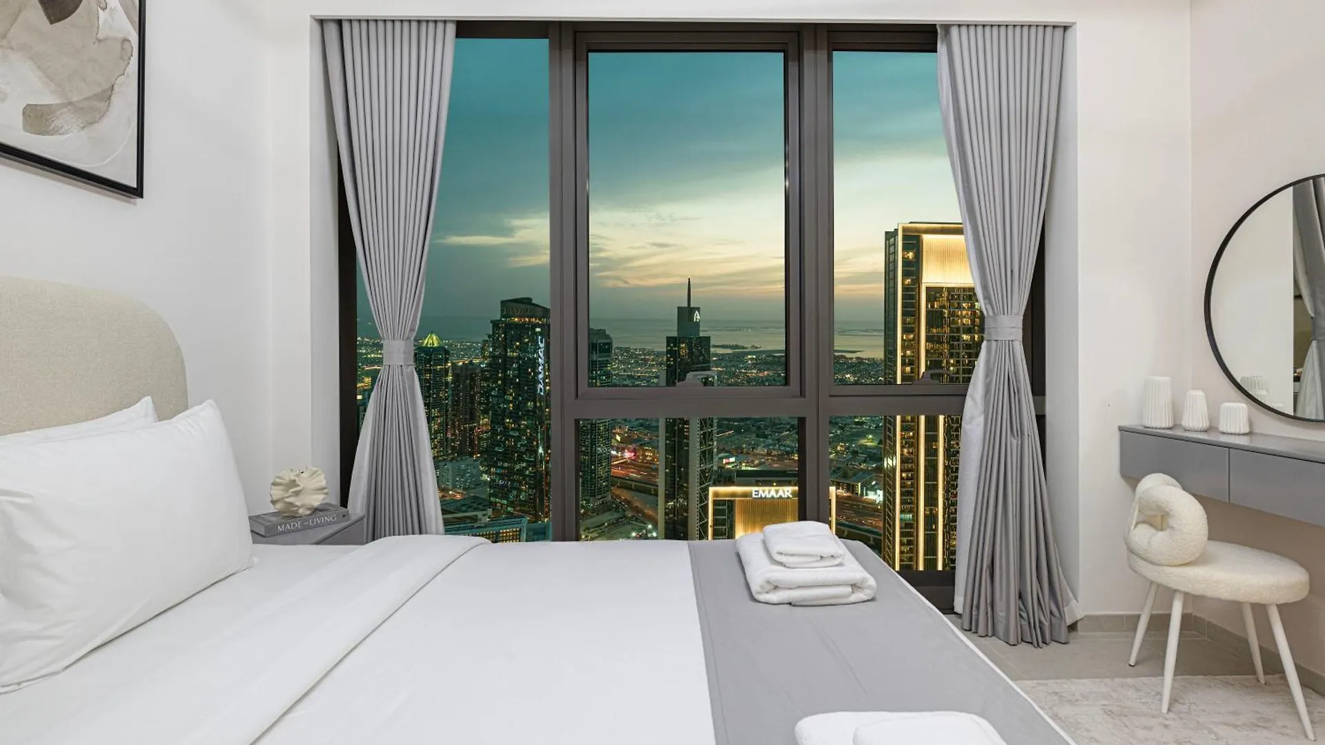 Great View From 63Th Floor! Amazing Pool With Burj View! Grande Signature! Dubai 0*,